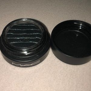 MAC Cosmetics limited edition Spellbinder Shadow